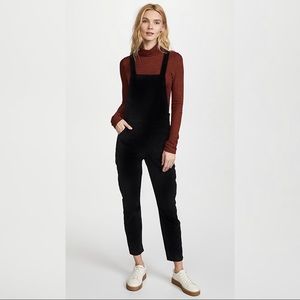 Black adjustable overalls w/ pockets